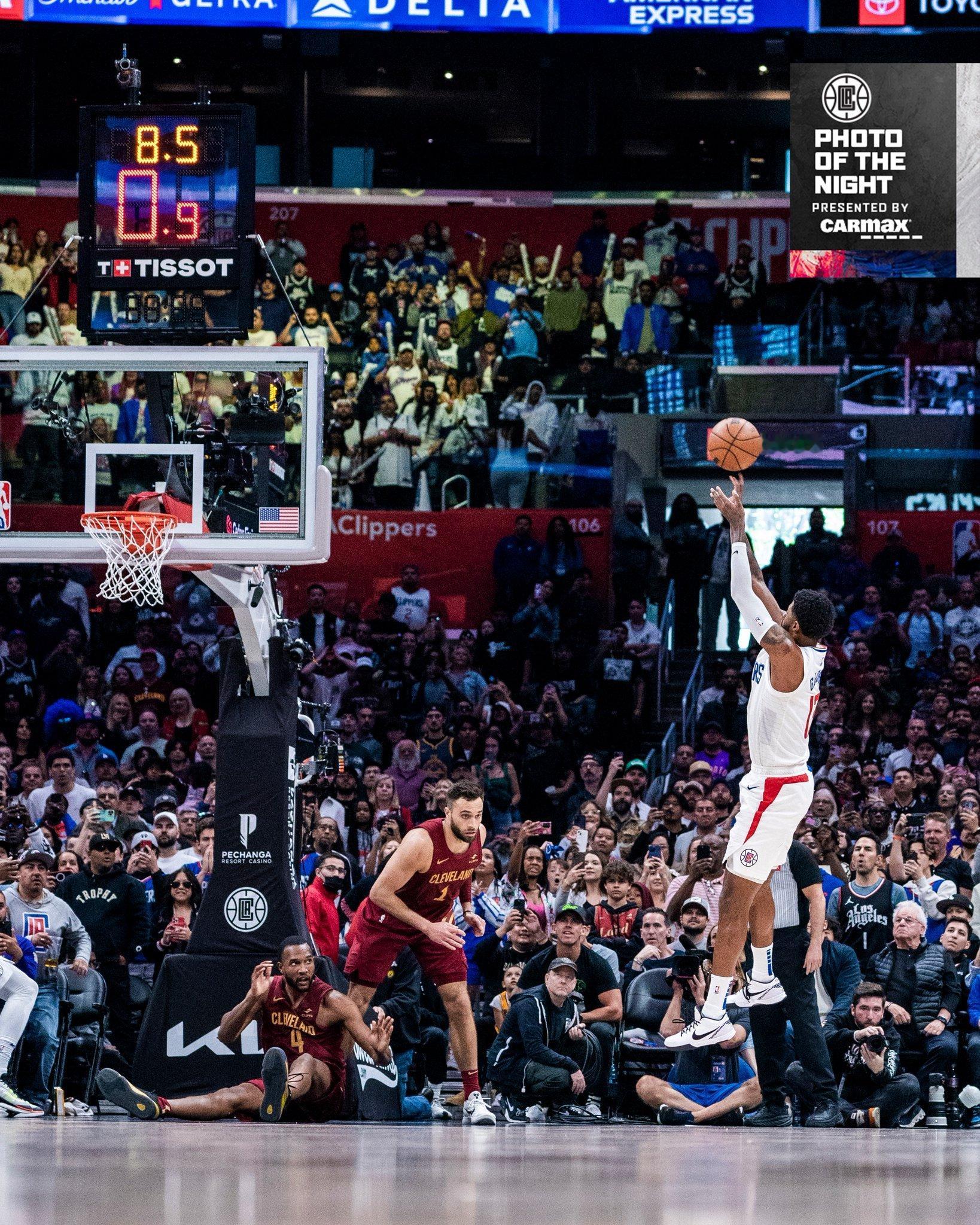 今日最佳名场面📷#乔治绝杀骑士##快船26分逆转骑士# ​​​