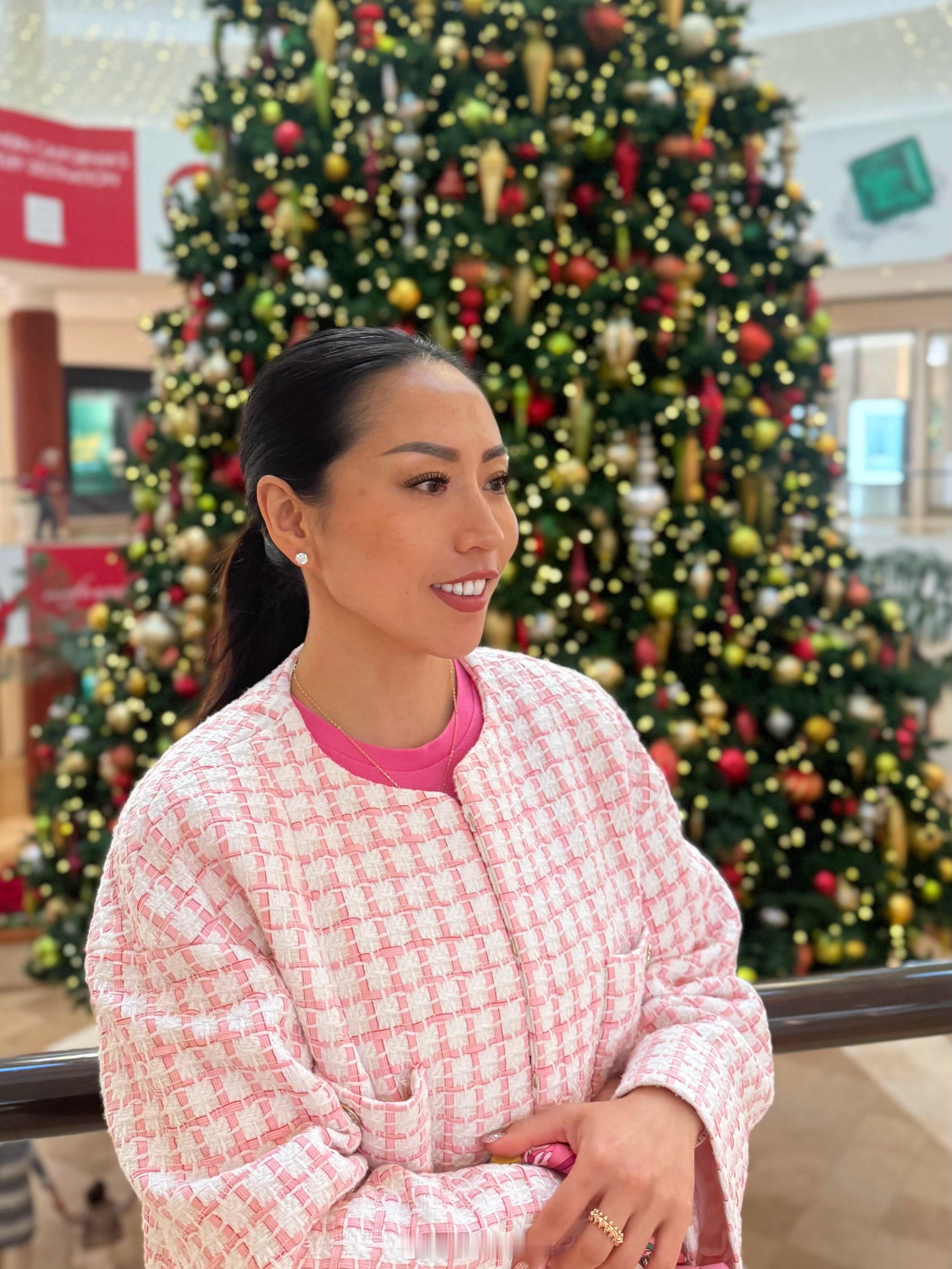 圣诞节🎄即将来临，到处都充满了节日氛围。休息日，开车外出溜达溜达。 