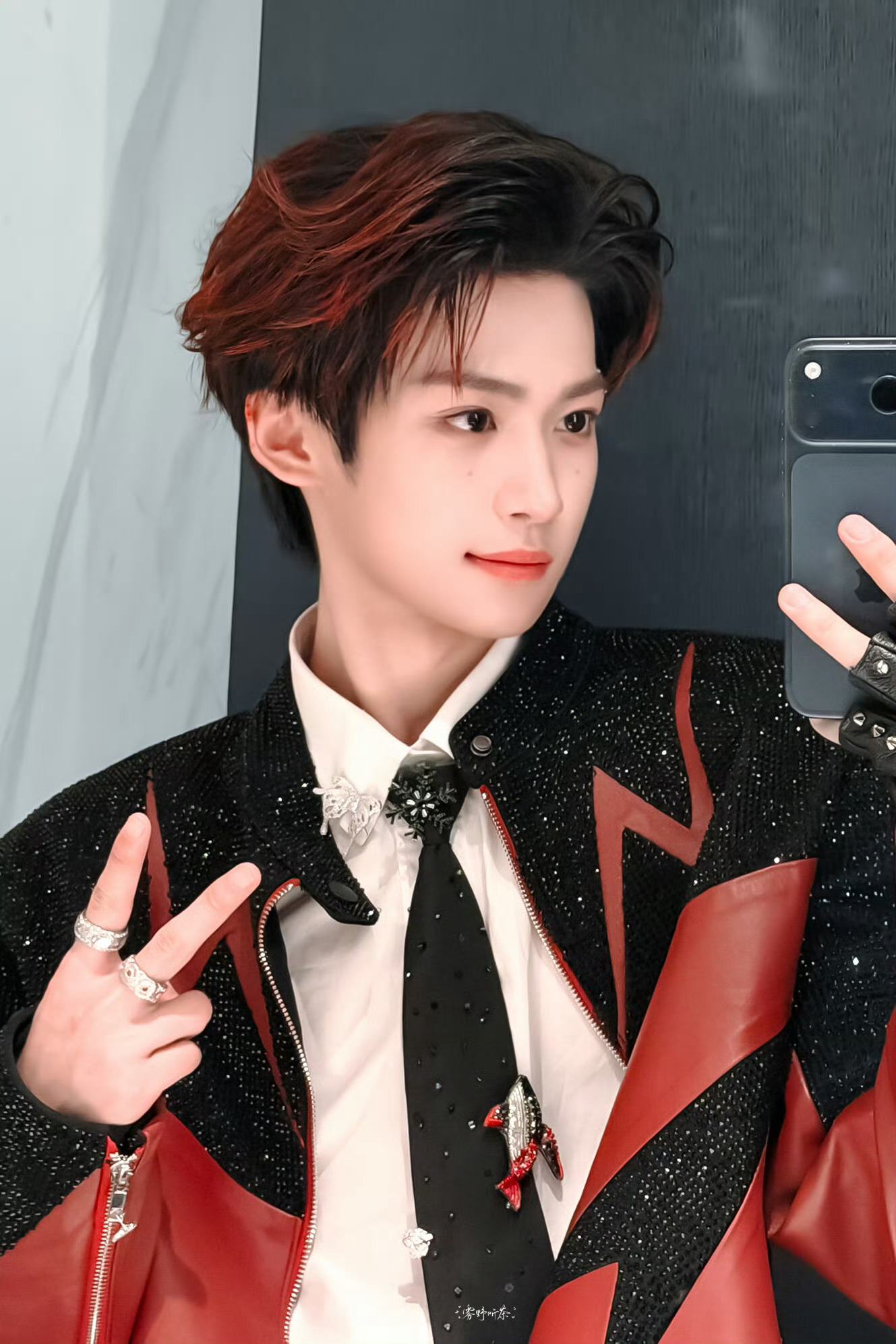 梓渝[超话] 🔮梓渝 当我想治疗你的伤疤时 却发现伤疤早已结痂​​​