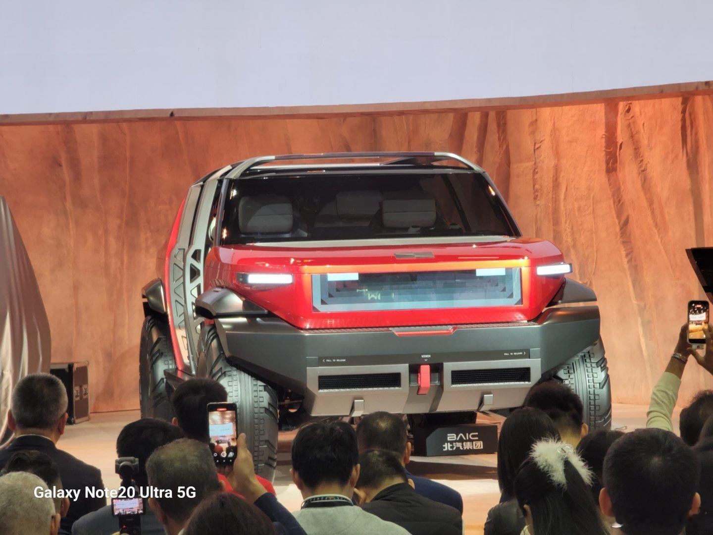 北京越野全新概念车型重新继承了北京越野的传统造型带来全新的智能化体验感这波变化是