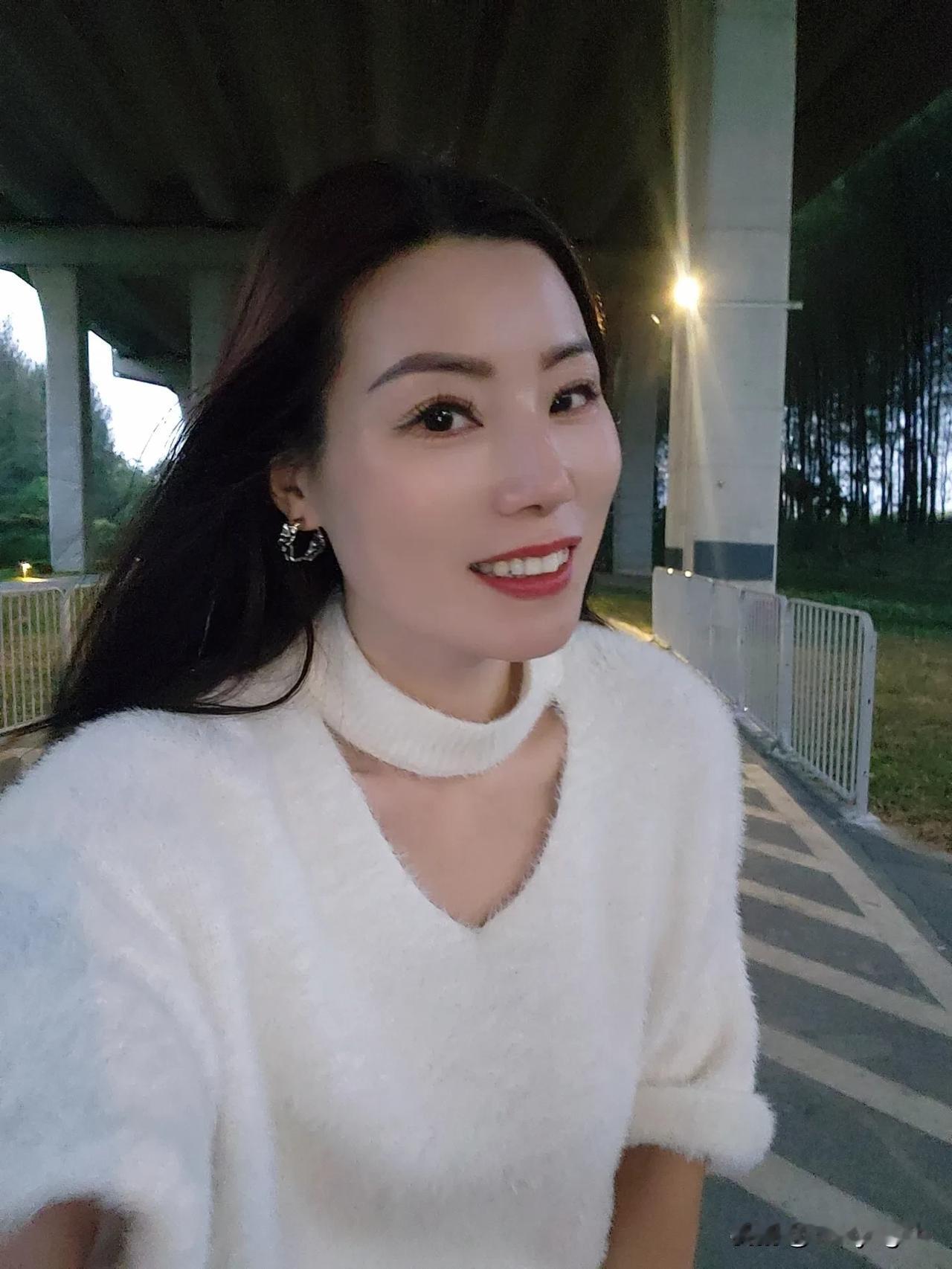 生气不过是自寻烦恼，笑对人生方能活得洒脱自在，早安吖🌞放宽心态乐忧扰