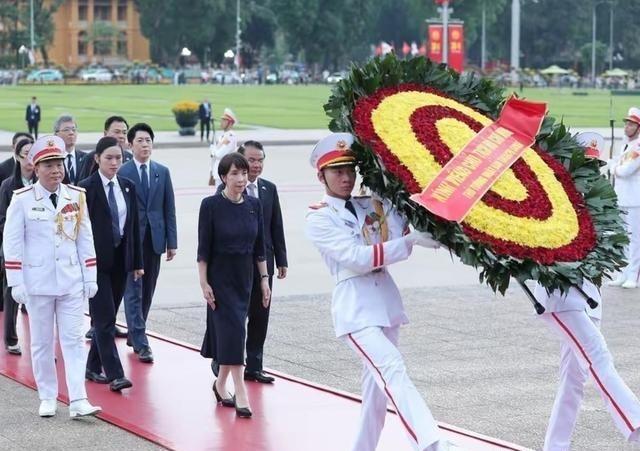 日本首相在外访问，委员长却悄然访华，但这一轮操作，显然没有达到预期效果。北京青年