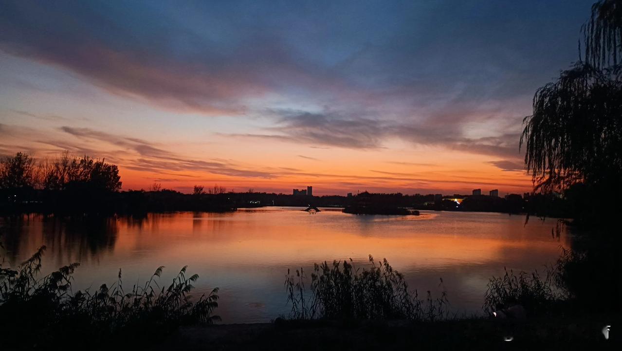 夏邑城湖最美夕阳红