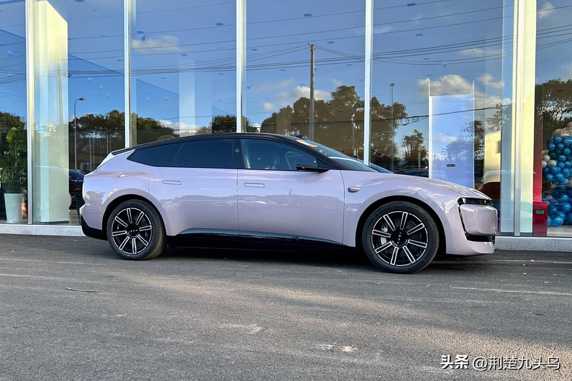 上汽AUDI E5 Sportback已经到店！
第一时间就去看了展车。和图上的