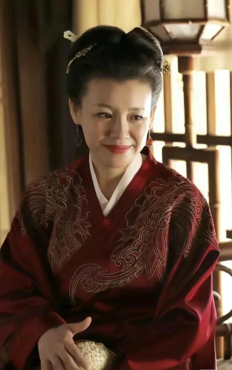 其实就大娘子这样的，十年也改不了，长柏太了解他亲妈了，回老家就是为了隔开亲妈和祖