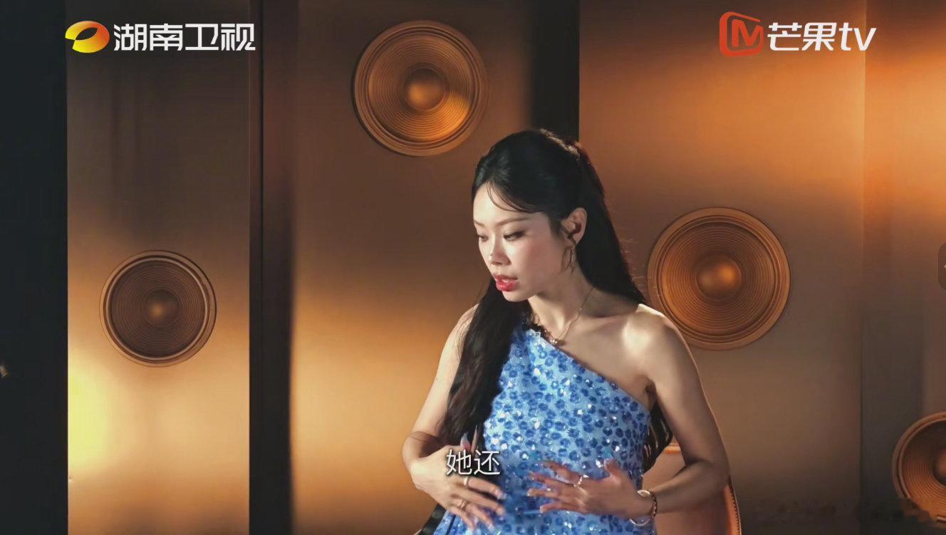 万妮达说很敬佩刘惜君歌手2026 赛前依靠输液调理身体，登台之后唱功丝毫没有滑落