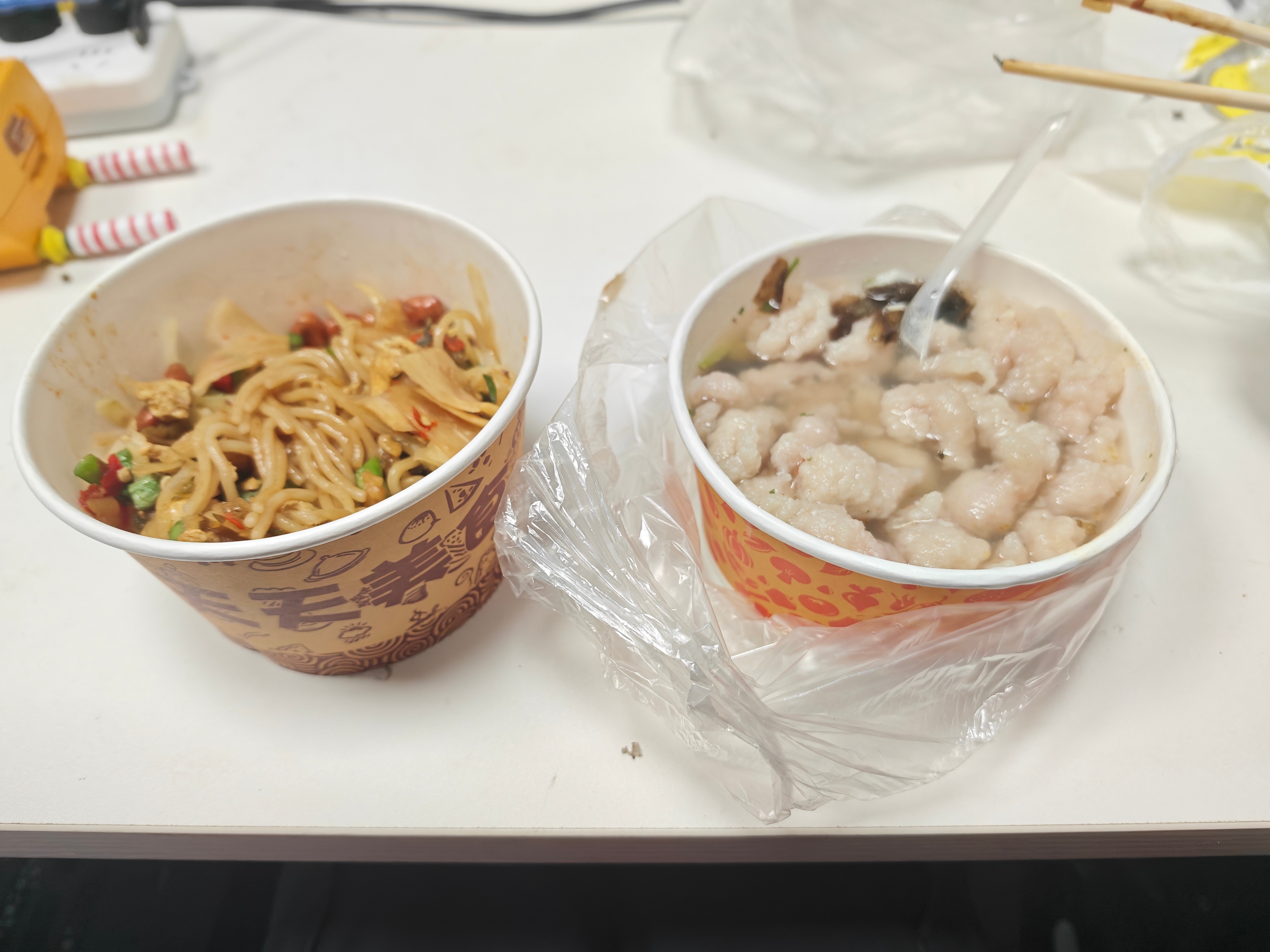今天有夕阳啊，还挺好看的，晚上加班就不回去了，直接楼下买点东西吃了 