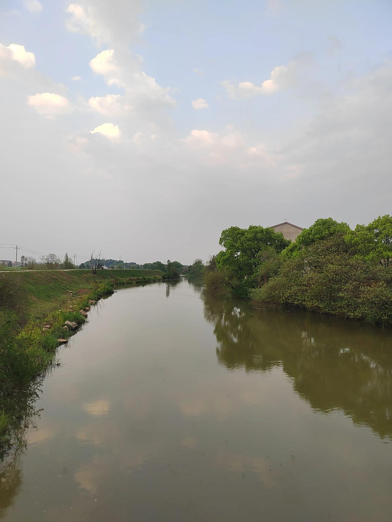 锦惠渠末端的江南水乡风光

蓝坊是高安最江南最水乡的乡镇，首先在于锦江，其次与锦