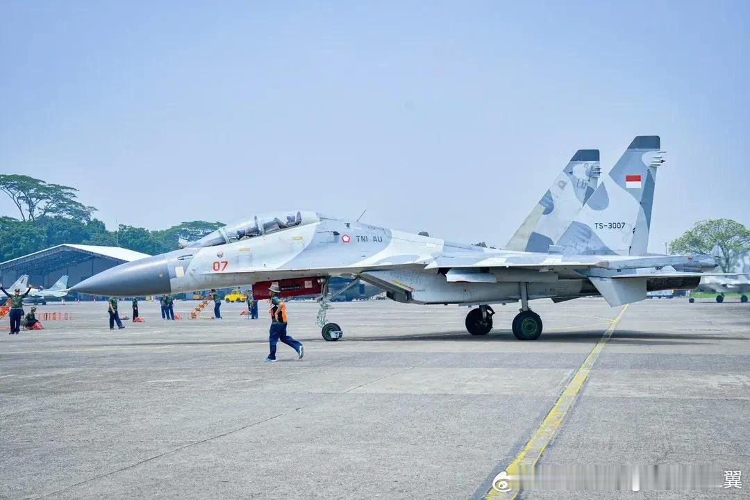 印尼空军战斗机备战10月5日建军节飞越 ​​​