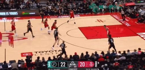 突破飞身上篮~！！ 