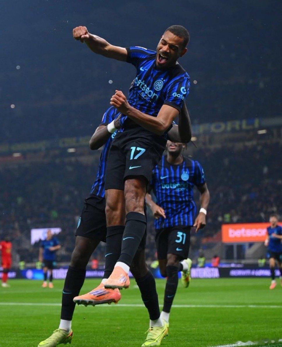 专门吹一波迪乌夫 有推进有过人有身体 这都是国米比较稀缺的元素 另外还有年轻人可