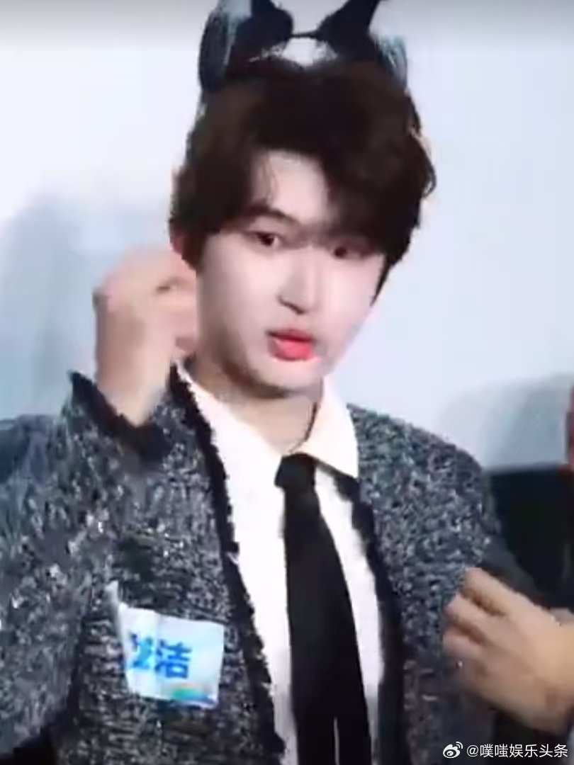 饭撒这块还得看芒果男团我真的超嫉妒那些能亲眼见到达不六的姐妹，这线下活动简直就是