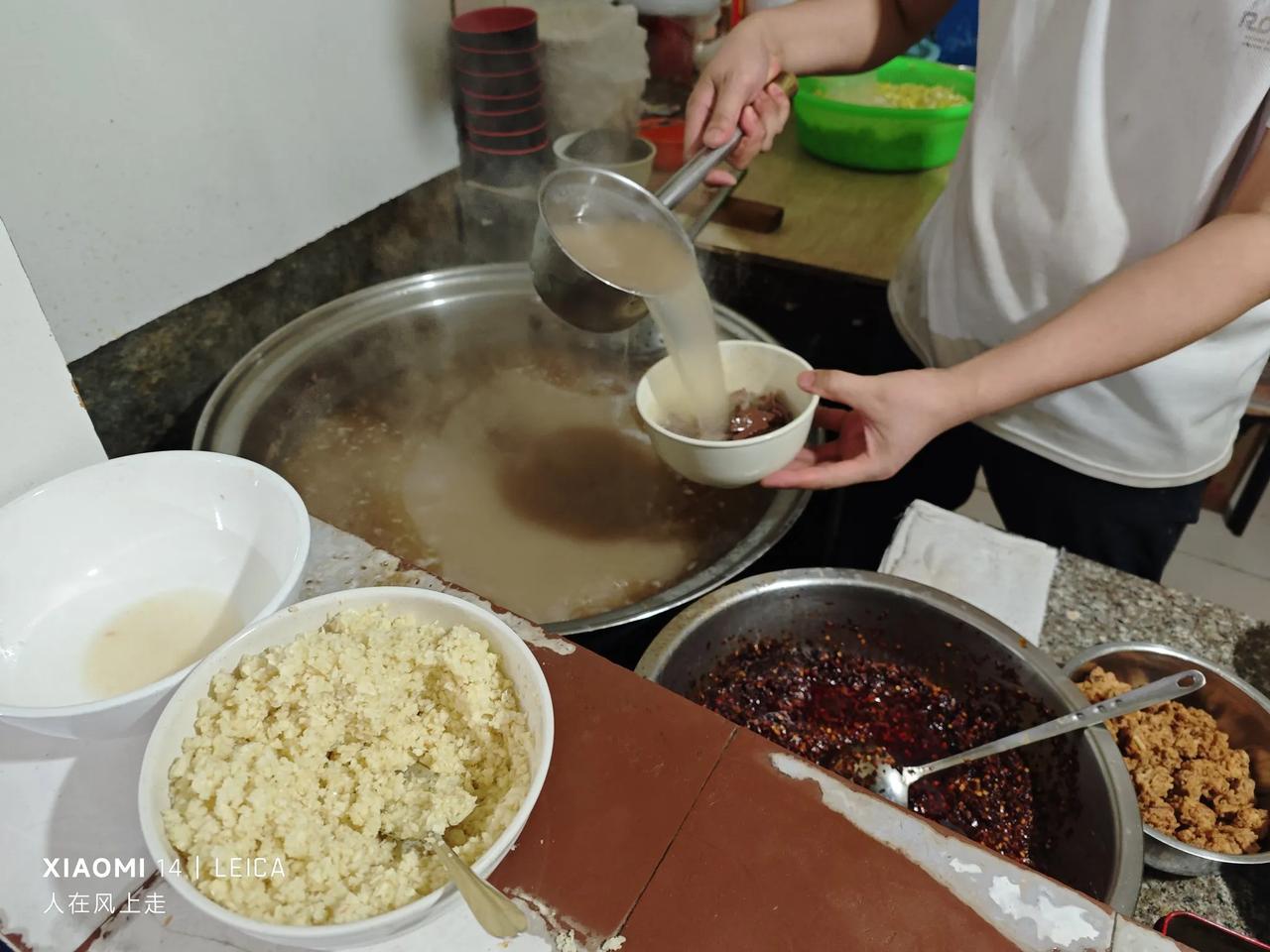 纱厂东路南街刘记喝牛肉汤！
南关小碗牛肉汤，南街小碗牛肉汤，南街刘记小碗肉，洛阳