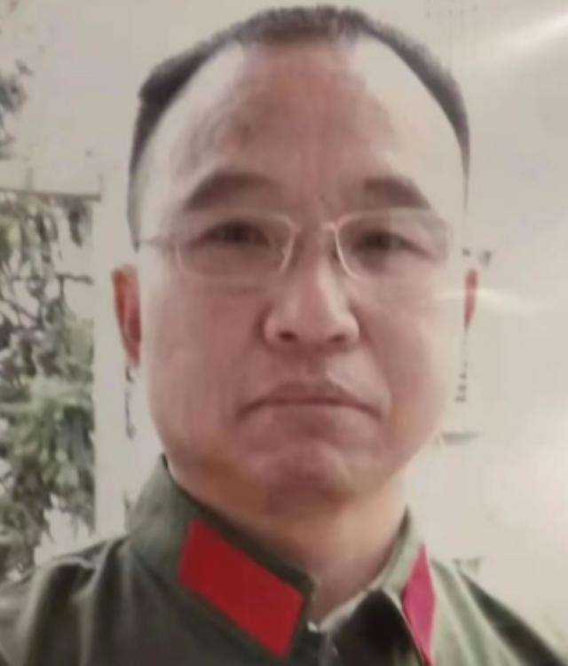 [太阳]1984年，战士李陶雄中弹牺牲，送葬途中遗体竟两次从车上跌落，护士郑英察