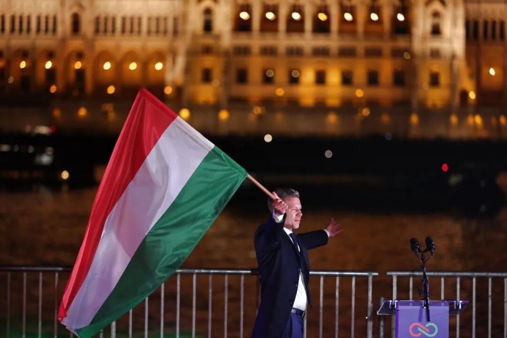 多瑙河畔的投票箱：当“面包黄油”击败了“外交口号”。

站在布达佩斯国会大厦前，