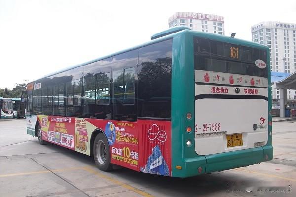 进入7月份，昆明公交有了几个变化：用老车、无空调、无电视广告
进入7月以来，我经