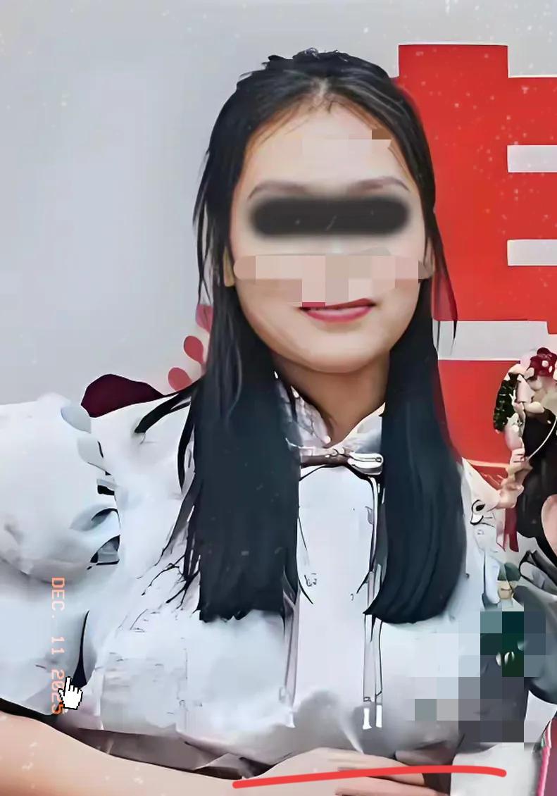 金毛被判后，白三姐的下场惨了
整个事件的导火索也是因为金毛的小三白某引起，她明知