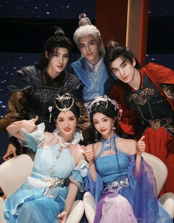 张萌、周洁琼、颜安、陈飞宇、张康乐王牌合照，第一眼看到谁 ​​​
