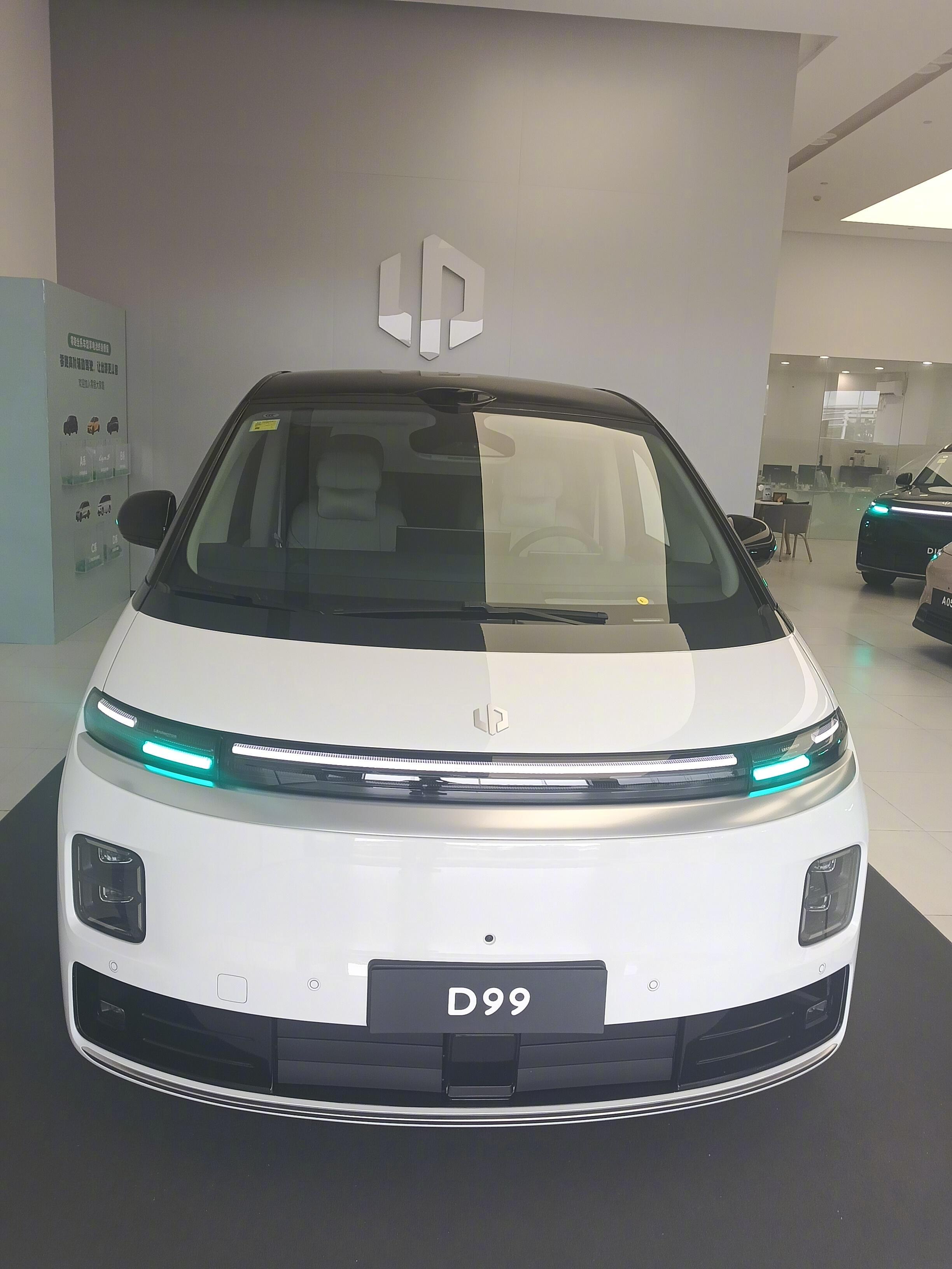 5280毫米七座MPV，二排124°零重力可旋转，增程480、纯电700，双叉臂