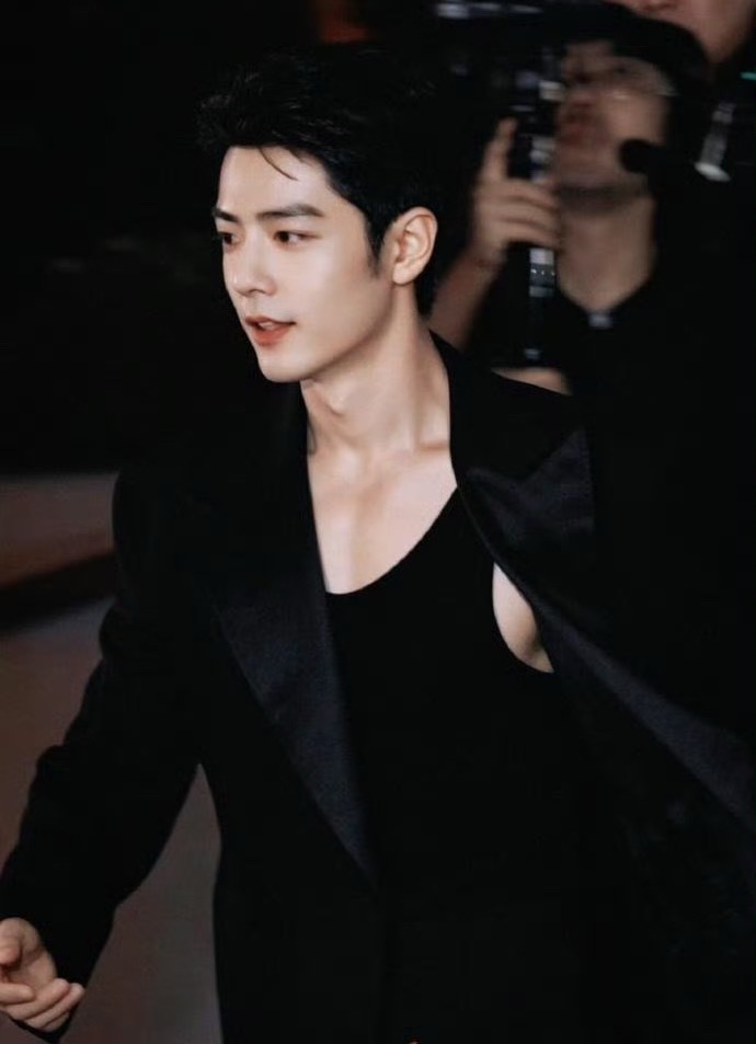 原来是小背心🥵🥵🥵 
