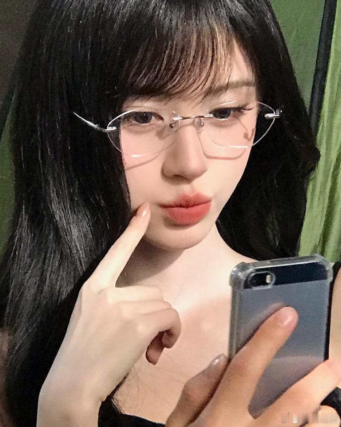 鞠婧祎cos方桃子鞠婧祎万花世界碎片plog ​​​谁懂这种奇妙的适配感，鞠婧祎