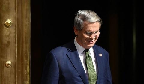 美国财长贝森特近日表示，美国奉行强势美元政策，同时否认华盛顿方面正在干预外汇市场