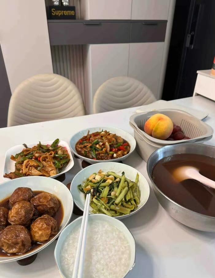 香港网友：菲佣做的饭菜，不仅肯学肯听，还容易沟通；家务、清洁及日常照顾都可以独立