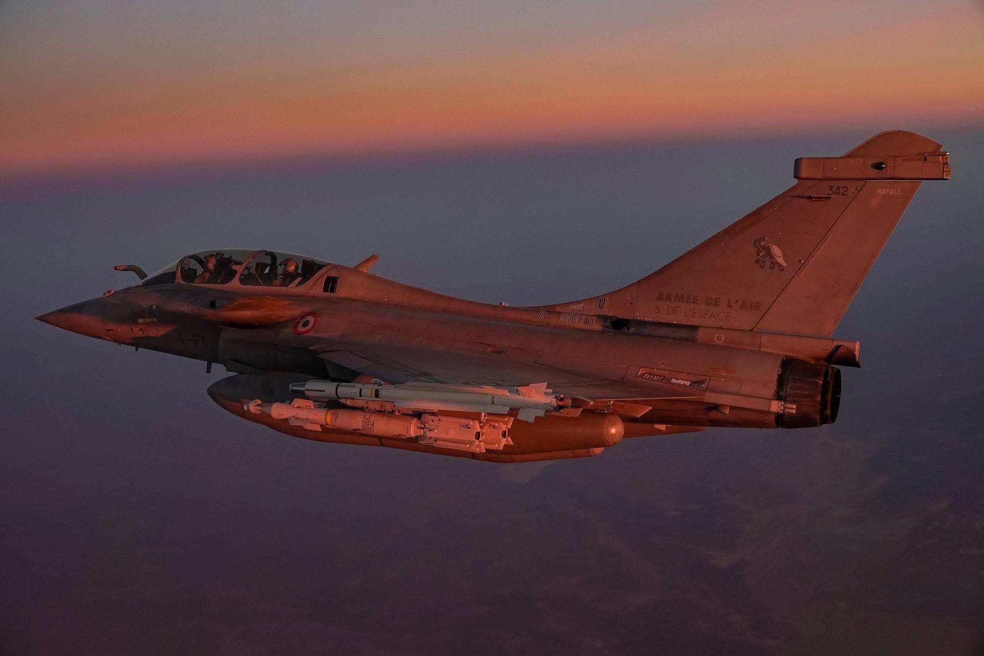 今日阵风 早安 阵风 加油[飞机]法国空天军（AAE）EC1/4“加斯科涅”中队