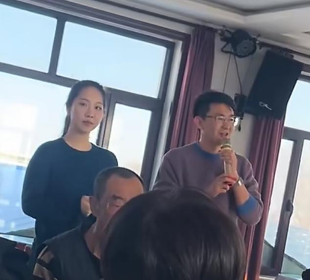 一场朴实而热烈的婚礼，没有彩礼和俗艳的婚礼现场，却相当感人。男方是西北工业大学硕