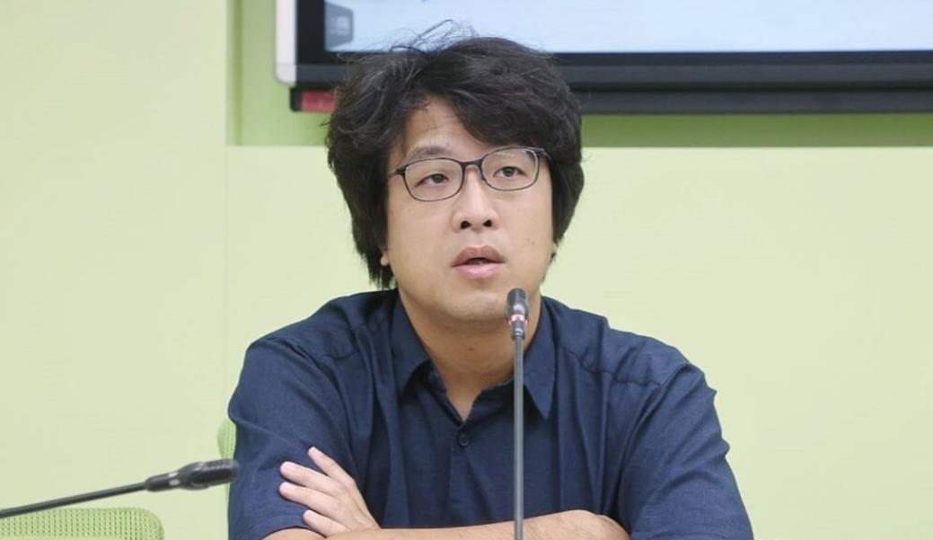 特朗普回应台湾问题后，“台独”顽固分子沈伯洋出来叫嚣了！5月16日，沈伯洋声称，