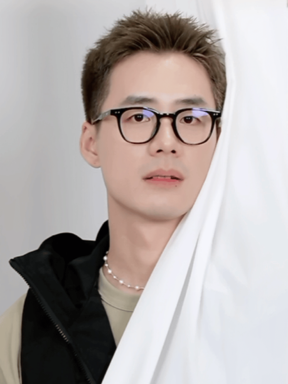 昨天晚上顿顿在美丽生活号上播，是窗帘小专场，他说：“今天要给大家分享这个专场，我