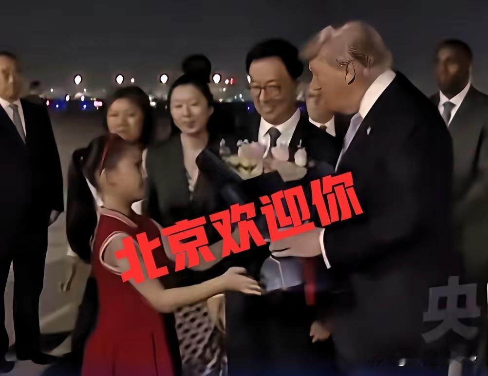 昨晚谁看了红裙女孩递花的画面不喊一句“羡慕”？这场景何止能炫一辈子，简直是把“顶