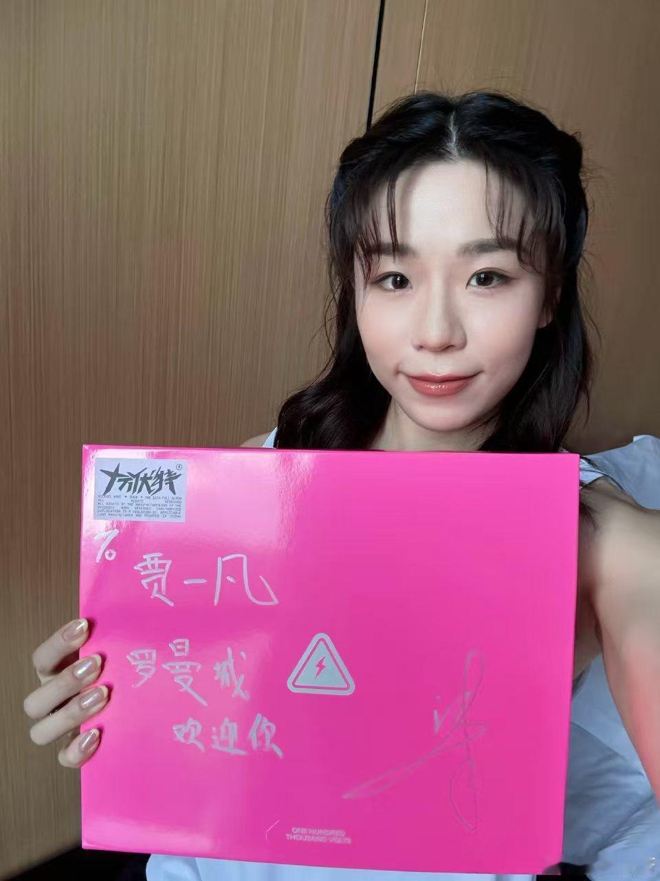 汪苏泷贾一凡终于在演唱会见上了赛场之外的音乐浪漫时刻，当羽球姑娘们遇见汪苏泷的舞