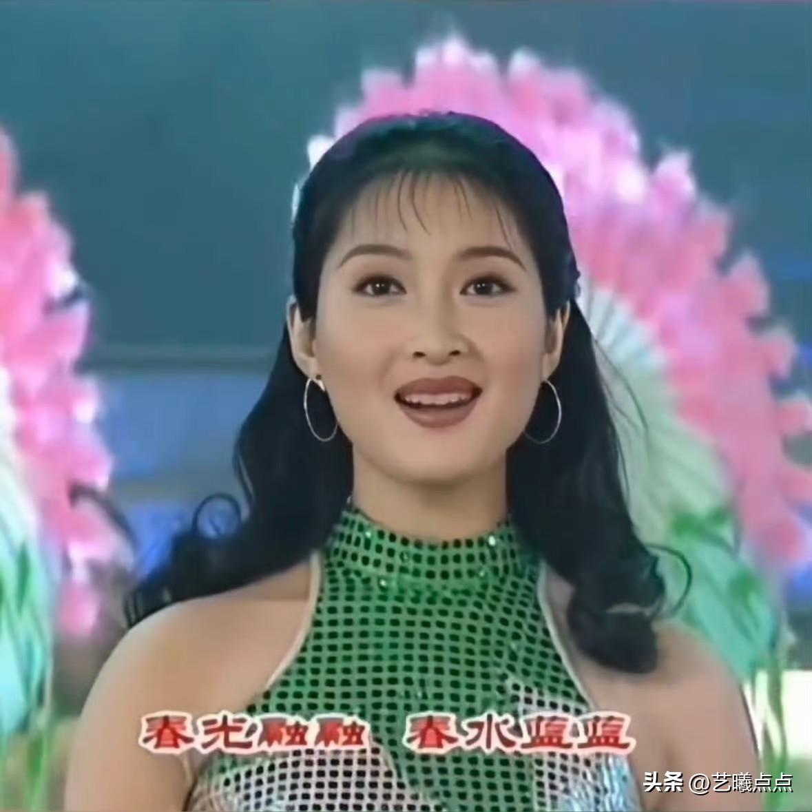 刷到何赛飞和颜恝的越剧花旦合唱视频，不得不说，越剧真是个出美人的地方剧种。
何赛