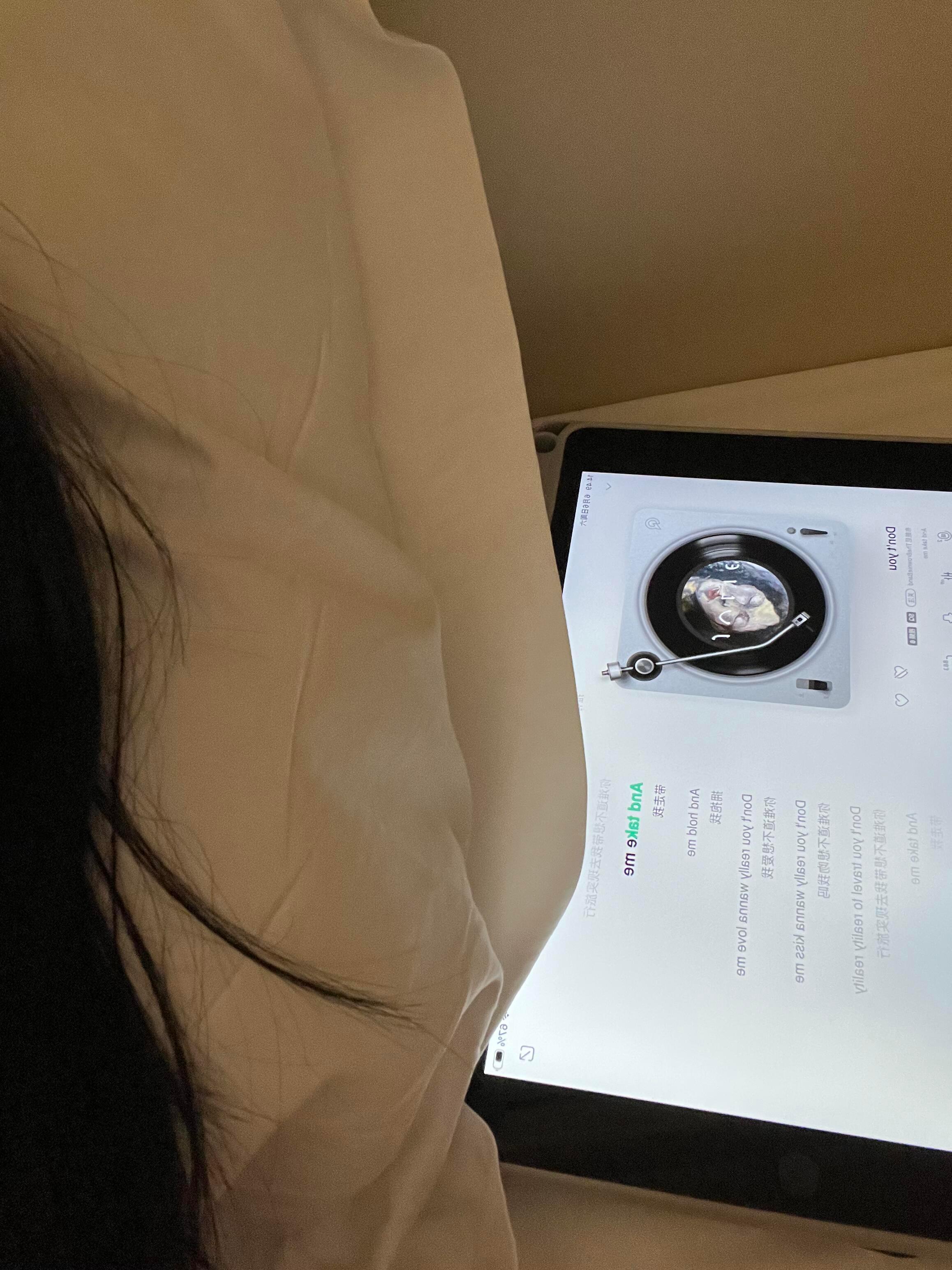 清醒的人不合群,干净的人不扎堆,独来独往的人,值得深交,但是这样的人一般不交朋友