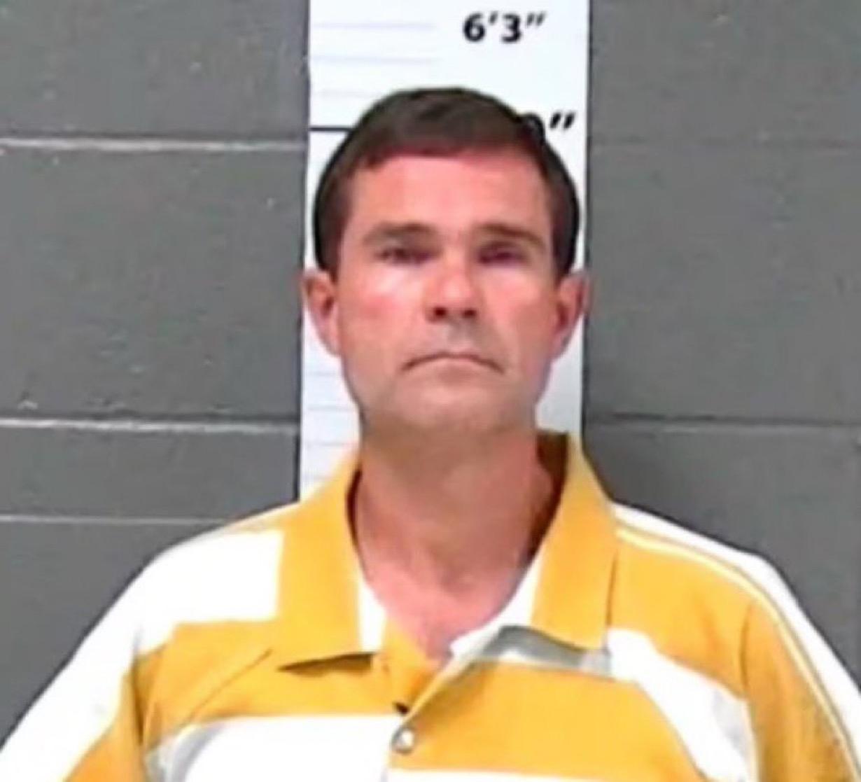 美国俄亥俄州巴特勒市共和党市长韦斯利·丁格斯Wesley Dingus被控两项偷