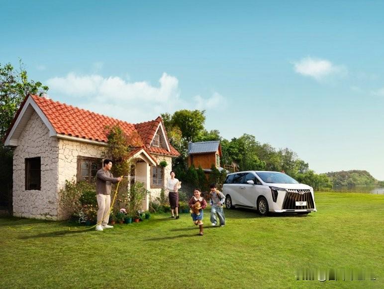 这就是赤裸裸的现实，加满60升油箱：
美国：约需450元人民币
日本：约需550