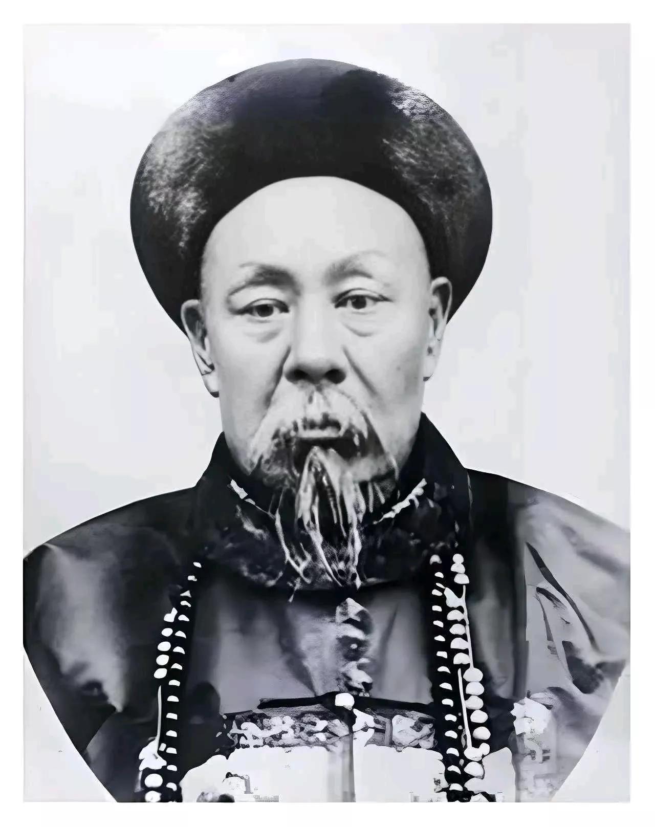 1869 年，左宗棠下令斩杀降将董福祥，部将刘松山大骂：“左骡子，我真是瞎了眼！