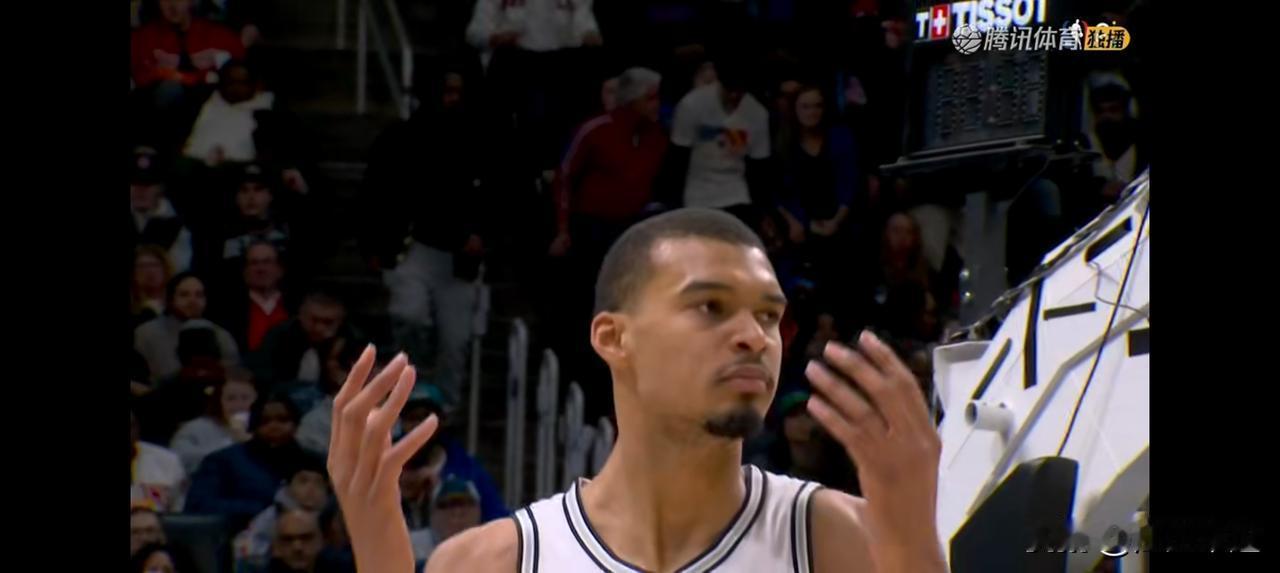 马刺首节24比27落后活塞！双方防守强度拉满！看文班亚马大战坎宁安！
双方上演防