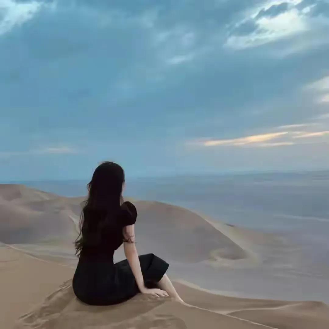 不要踩着父母的肩膀，看过世间繁华之后，嫌弃父母从未读书识字。他们或许没有华丽的言
