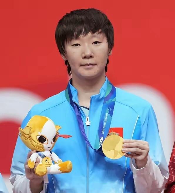 亚运会乒乓球女单，孙颖莎负于王曼昱摘银。夺冠后的王曼昱主动提到孙颖莎的伤病困扰：