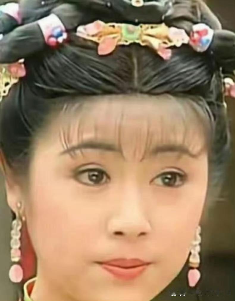 发套对演员的颜值有多重要，看看紫薇，第第一部那么土气，第二部就水灵灵了 ​​​