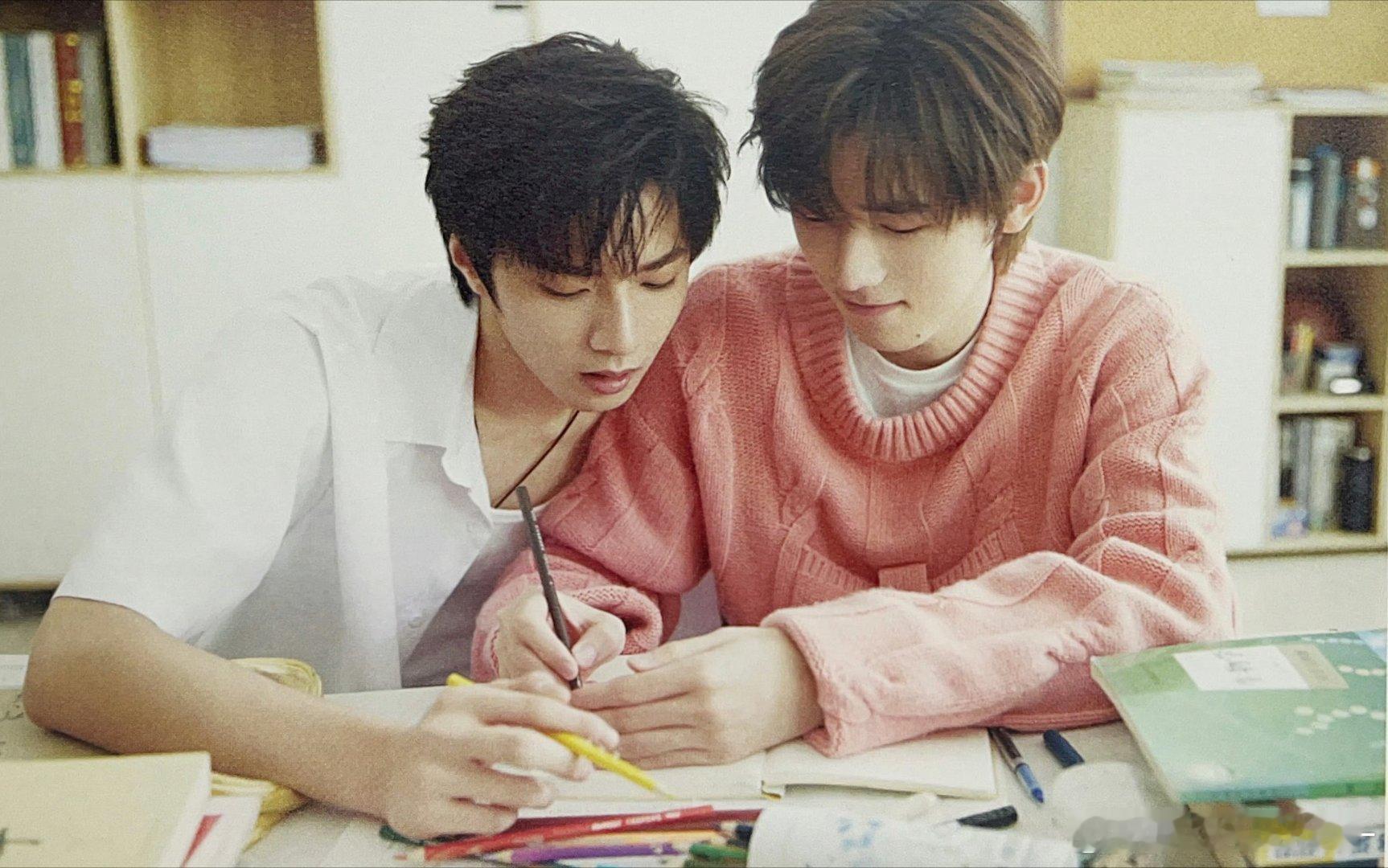 文轩 🐺🐟文轩世界第一初恋 “这么深的冰啊” “什么深井冰啊”烟花升停在星夜