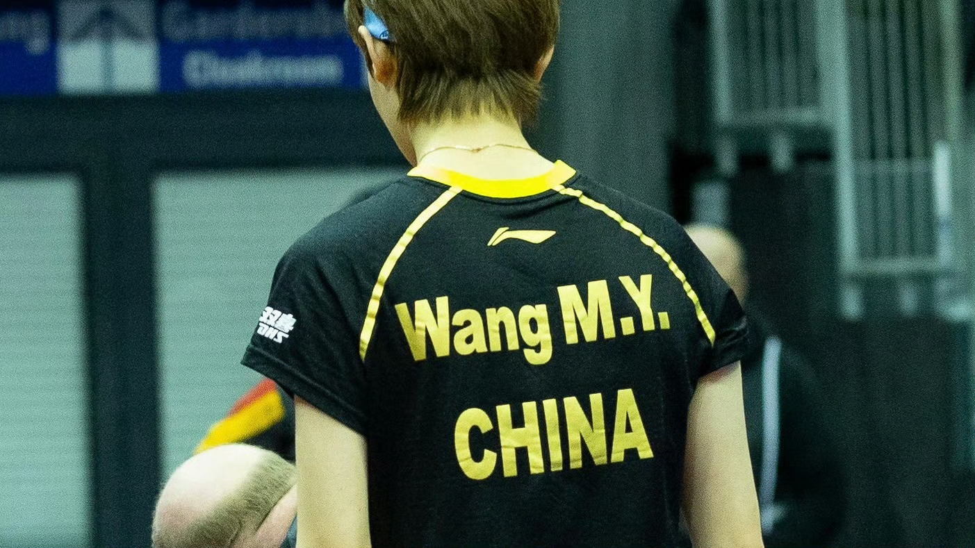 好薄的背 静谧美丽得像是会生出翅膀 