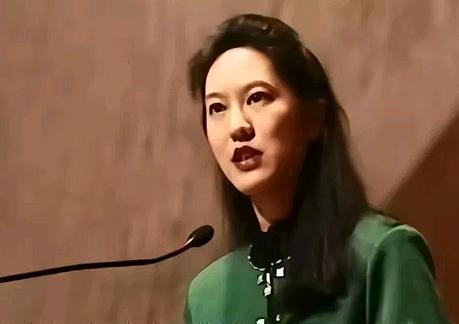 2004年，一个阳光明媚的日子，36岁的张纯如被发现死在车内。她的死震惊了无数人