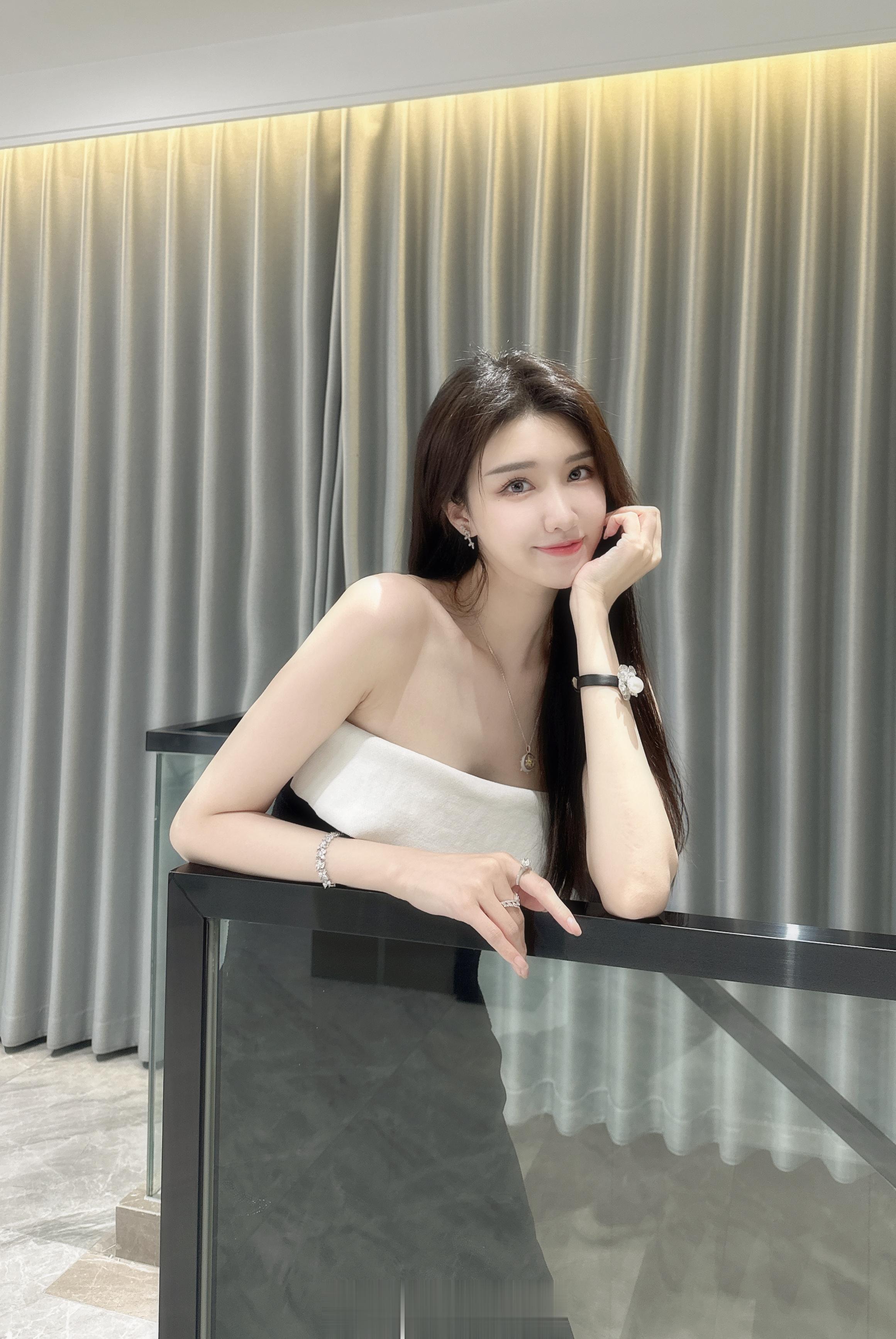 到现在还没睡觉，很不错 感觉快要升仙了[吃瓜] ​​​