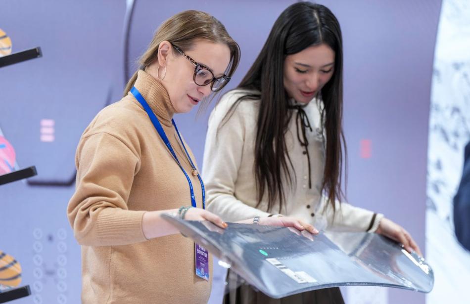 冷资源撬动热经济！哈尔滨冰雪盛宴引爆全球合作新磁场
 
新年伊始，哈尔滨以冰雪节