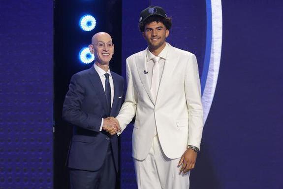 布泽尔的儿子被NBA选中了！2026年NBA选秀对于布泽尔家族来说是一个绝对是一