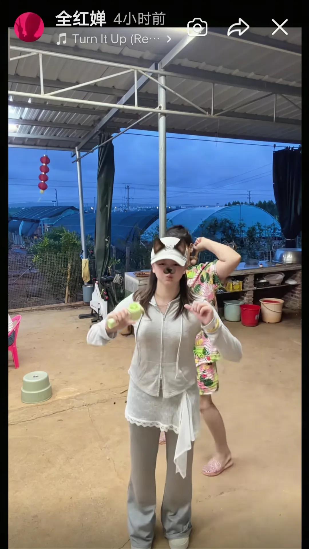 全红婵瘦了
   全红婵回湛江老家更新日常，修身穿搭暴露真实身形，对比全运会还瘦