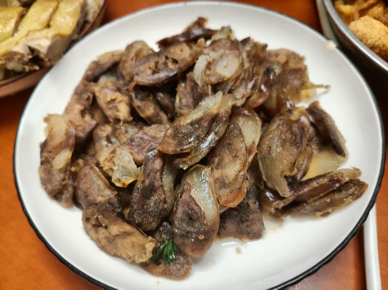 家常炒腊肠，香辣软糯入味，下饭神器！